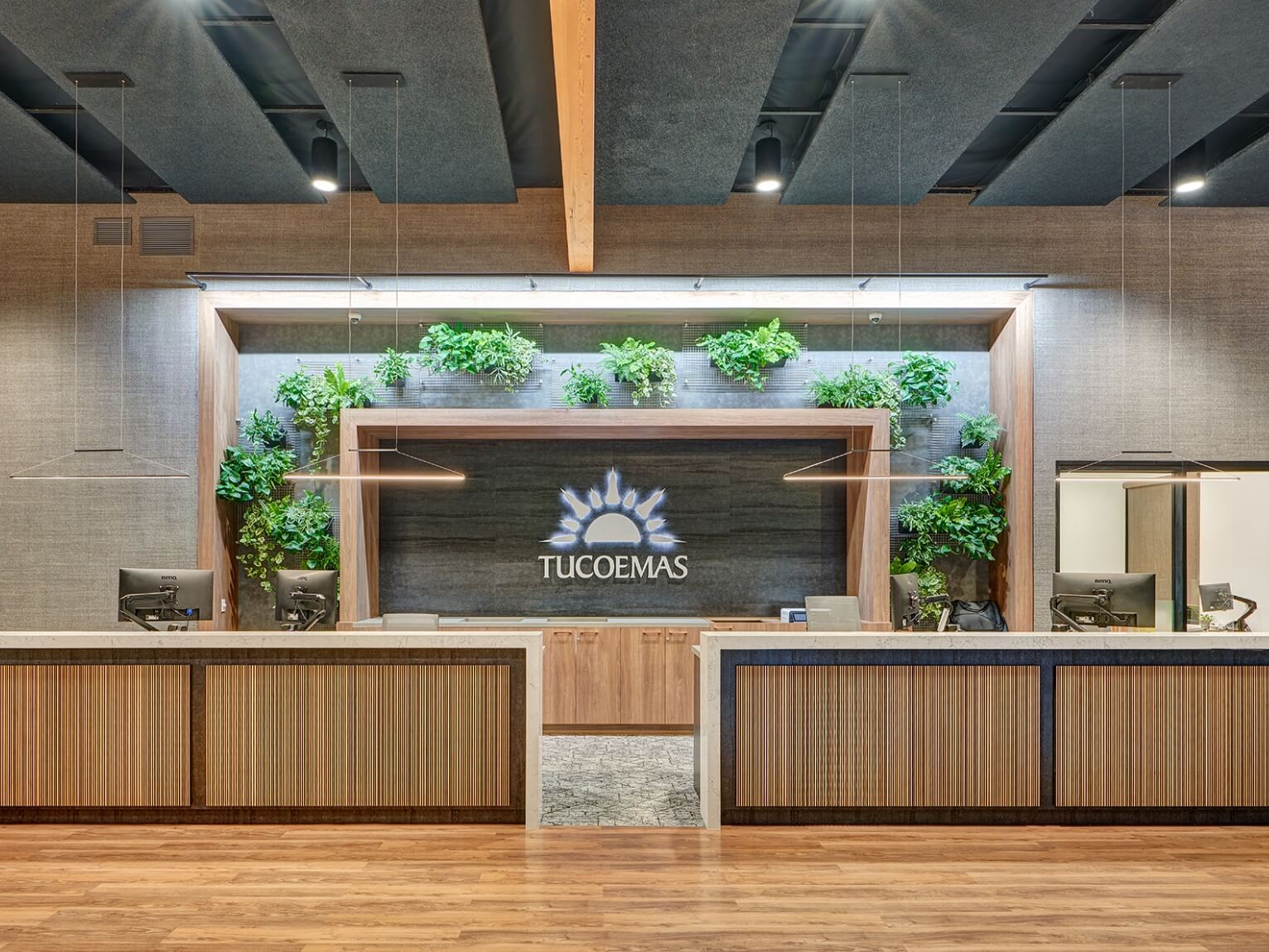 Tucoemas reception desk